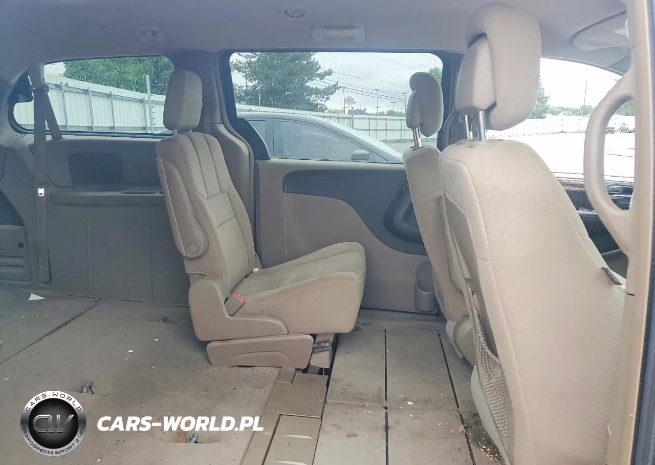 2011 Chrysler Town & Country Touring VIN:2A4RR5DG7BR615987 - 11