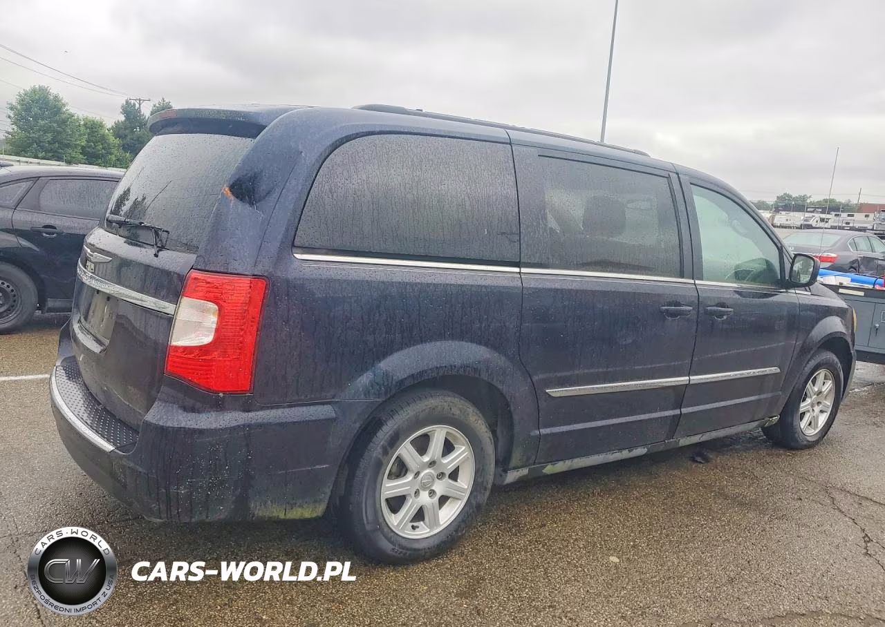 2011 Chrysler Town & Country Touring VIN:2A4RR5DG7BR615987 - 3