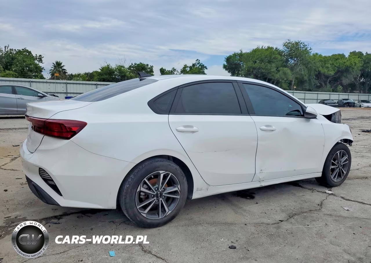 2024 Kia Forte Lxs VIN:3KPF24AD8RE741983 - 3