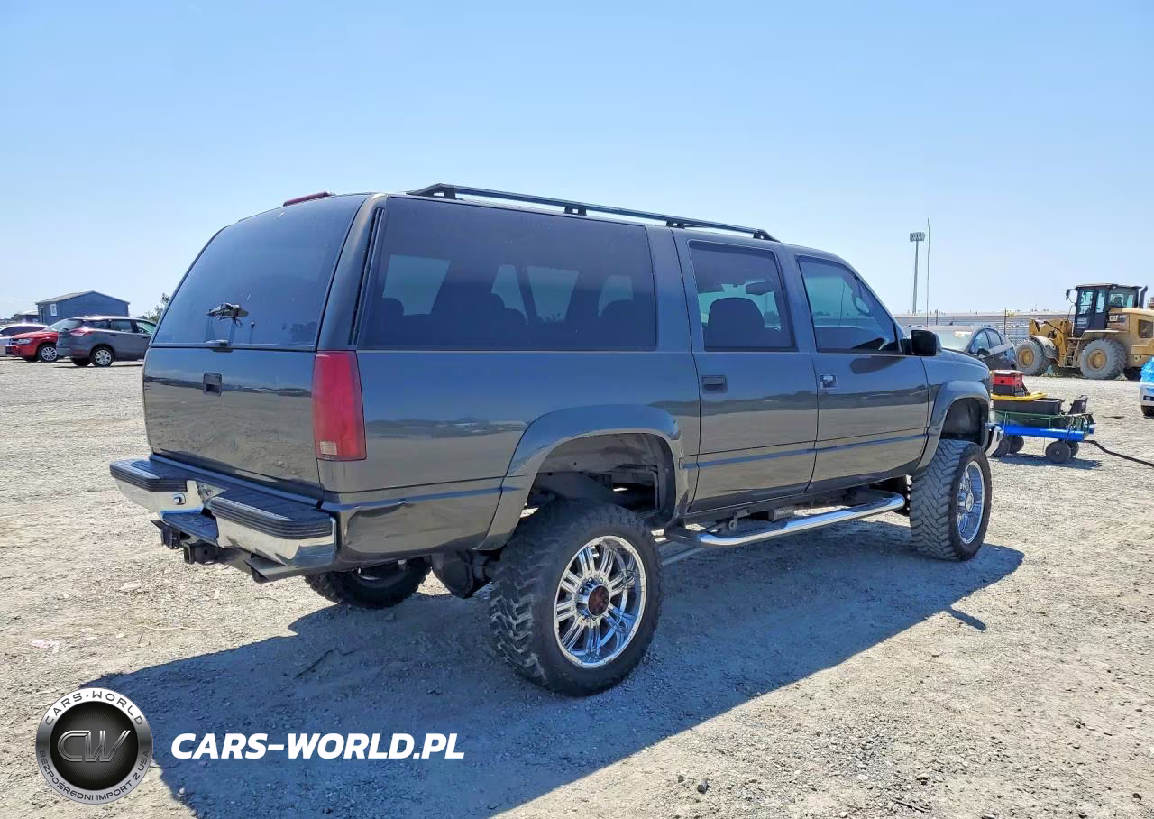 1999 Chevrolet Suburban K2500 VIN:3GNGK26J7XG169479 - 3