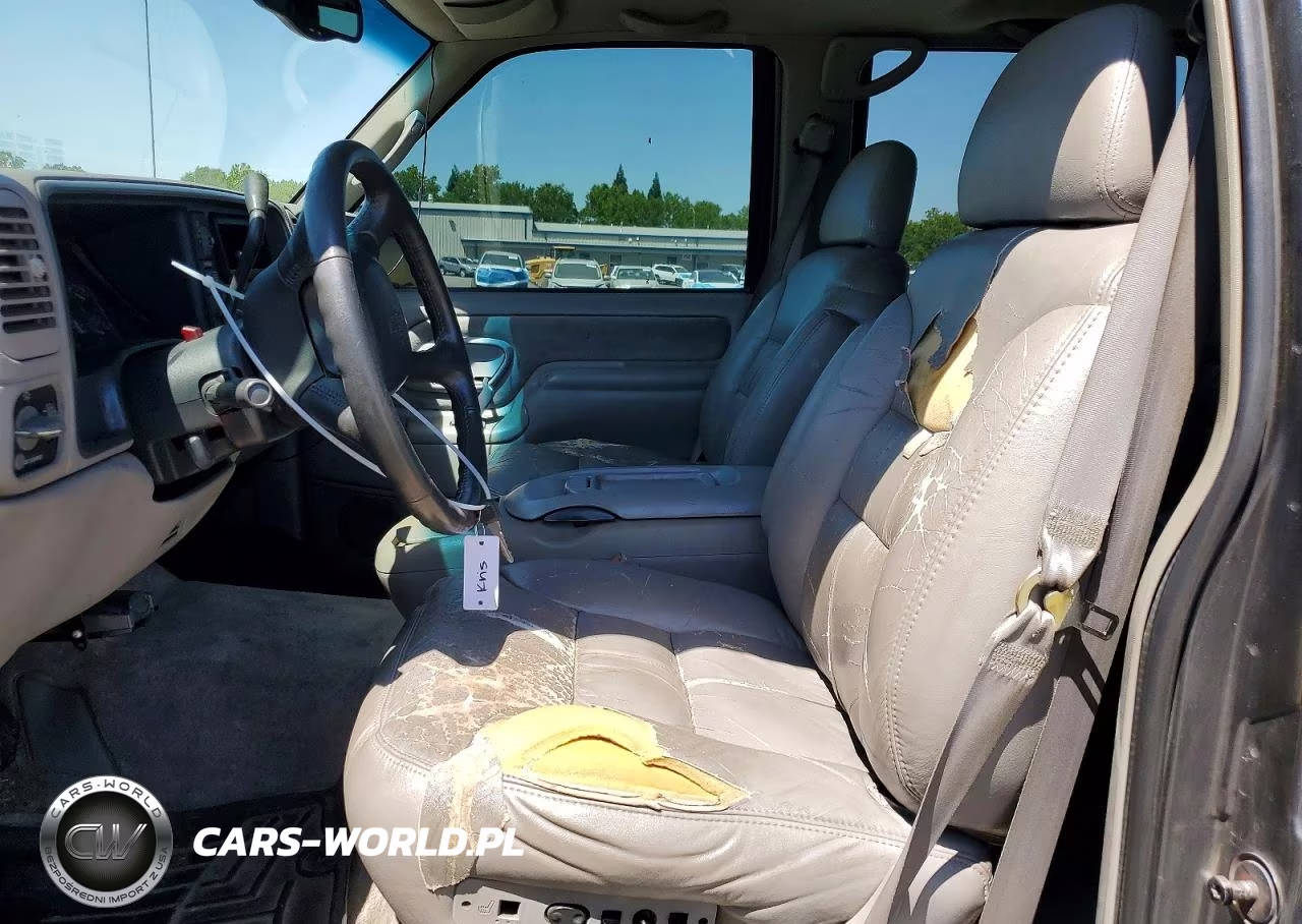 1999 Chevrolet Suburban K2500 VIN:3GNGK26J7XG169479 - 7
