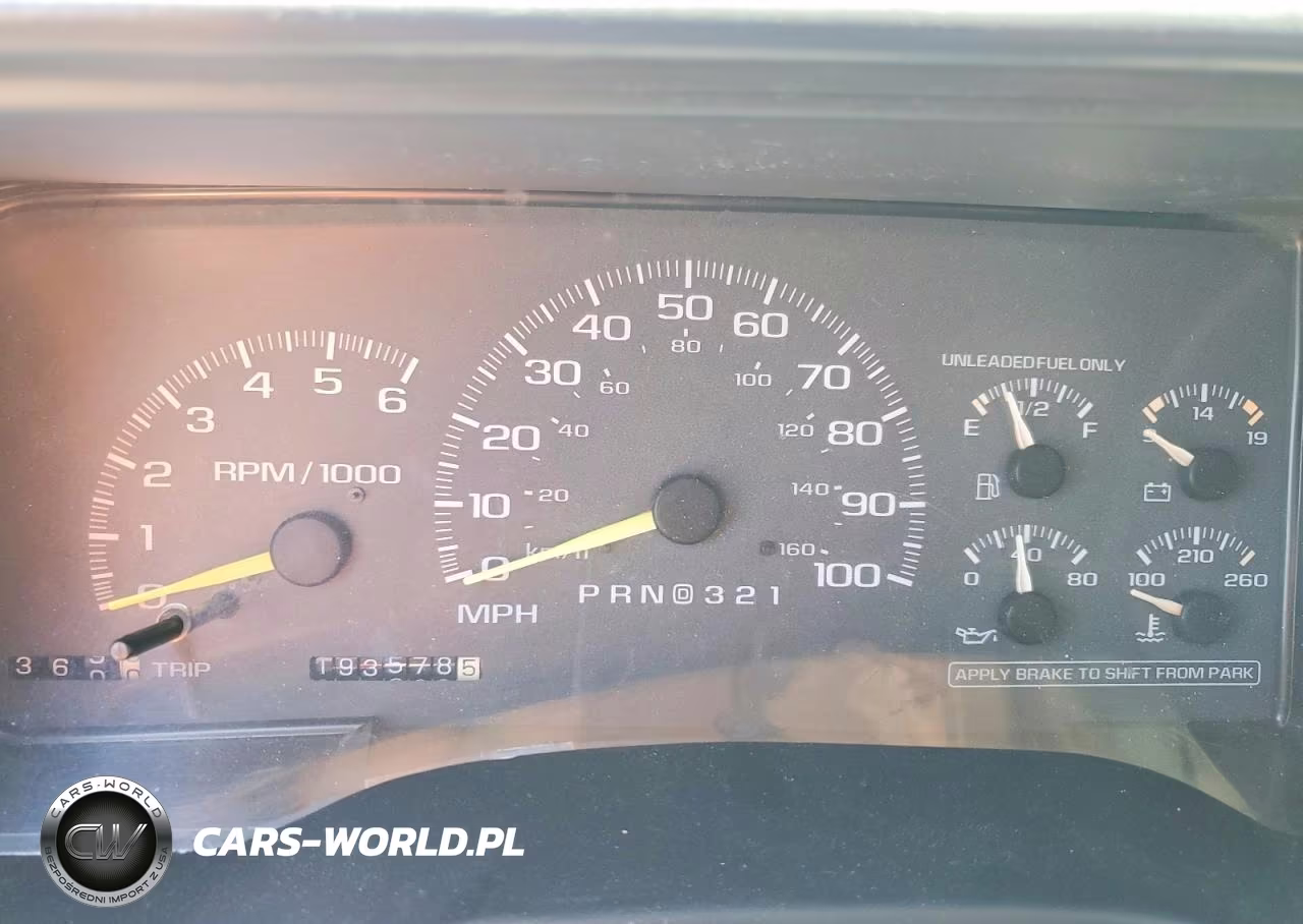 1999 Chevrolet Suburban K2500 VIN:3GNGK26J7XG169479 - 9