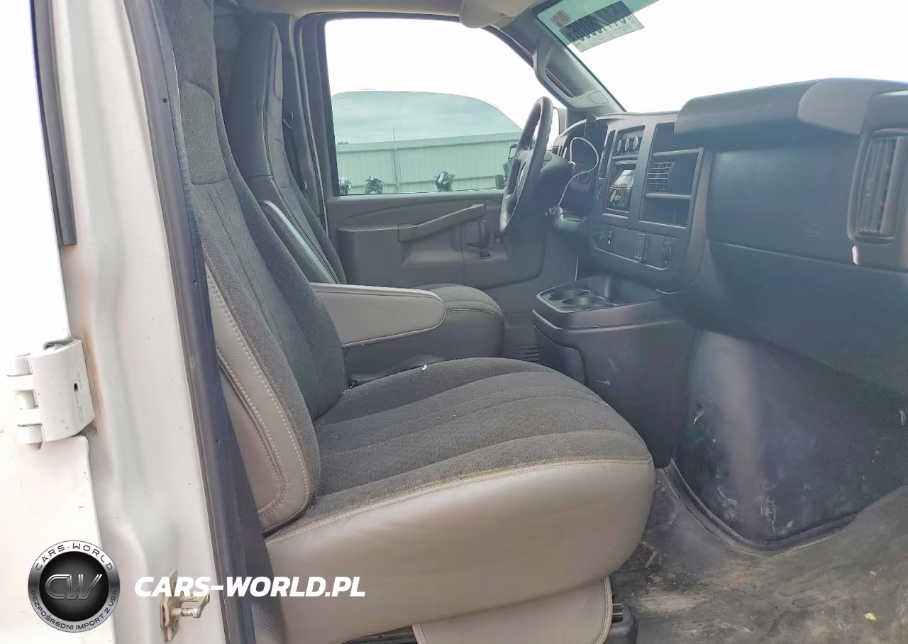 2020 Chevrolet Express G2500 VIN:1GCWGAFG7L1257607 - 11