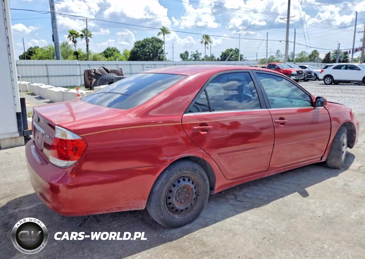 2005 Toyota Camry Le VIN:4T1BE32K95U061126 - 3