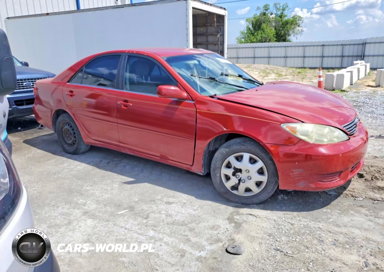 2005 Toyota Camry Le VIN:4T1BE32K95U061126 - 4