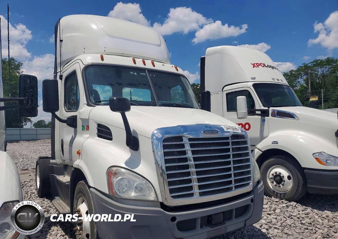 2018 Freightliner Cascadia 113 Semi Truck