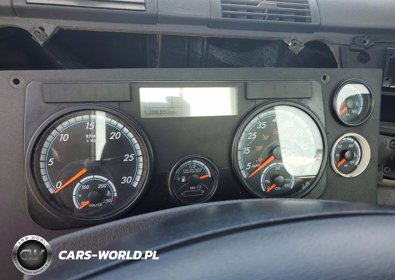 2018 Freightliner Cascadia 113 Semi Truck VIN:3AKBGADV5JSJN2644 - 8