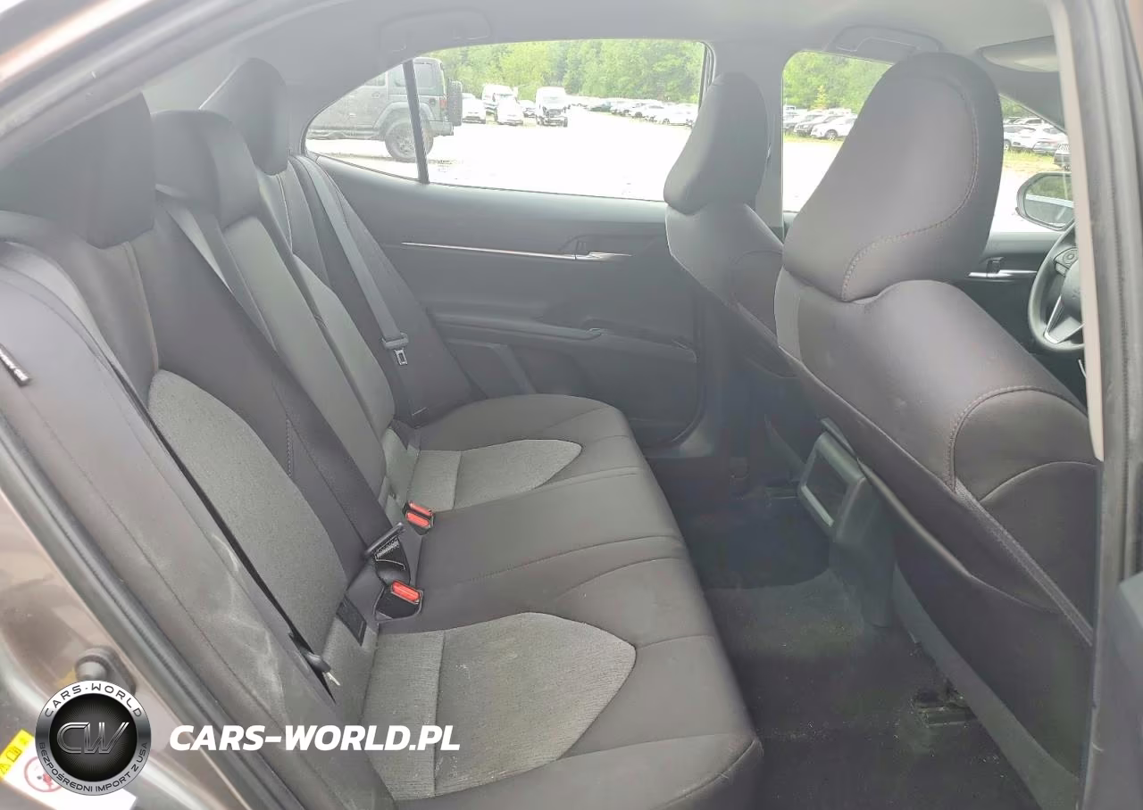 2018 Toyota Camry Le VIN:4T1B11HK9JU676745 - 10