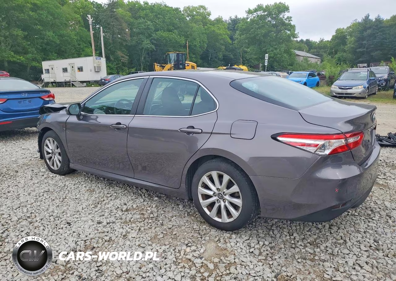 2018 Toyota Camry Le VIN:4T1B11HK9JU676745 - 2