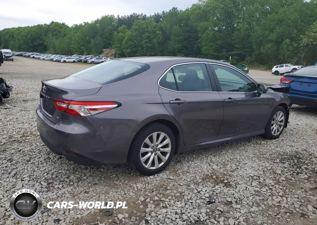 2018 Toyota Camry Le VIN:4T1B11HK9JU676745 - 3
