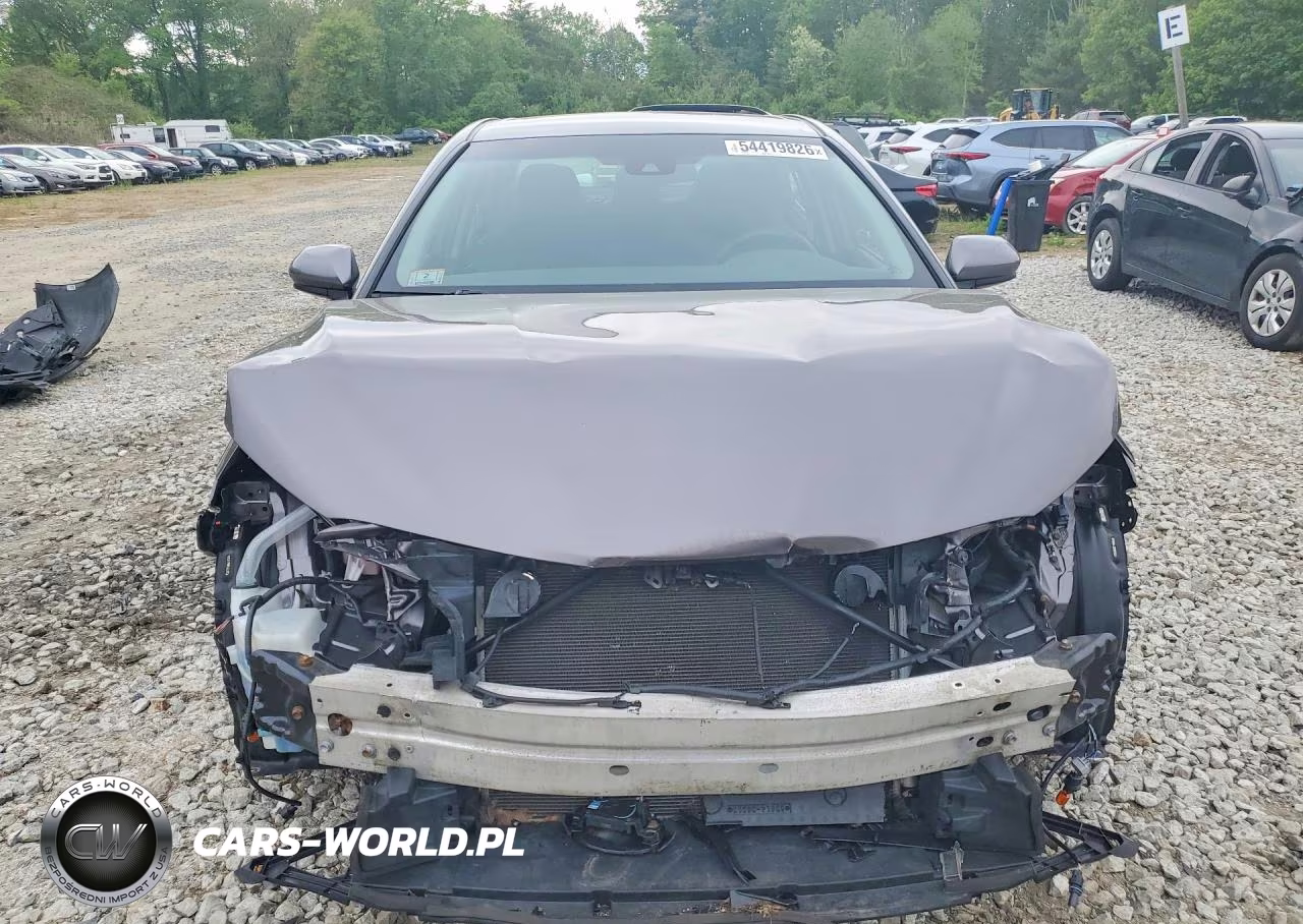 2018 Toyota Camry Le VIN:4T1B11HK9JU676745 - 5
