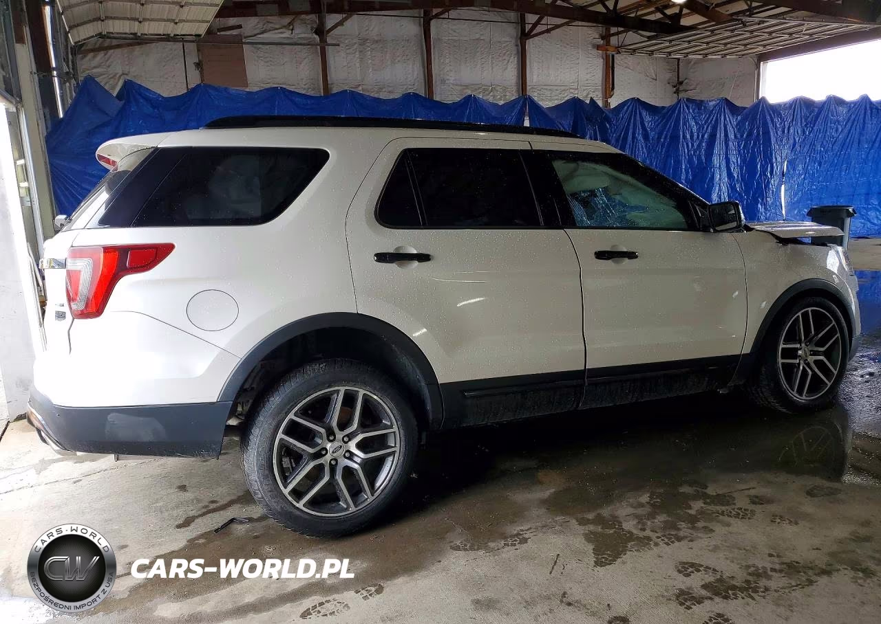 2016 Ford Explorer Sport VIN:1FM5K8GT0GGC82815 - 3