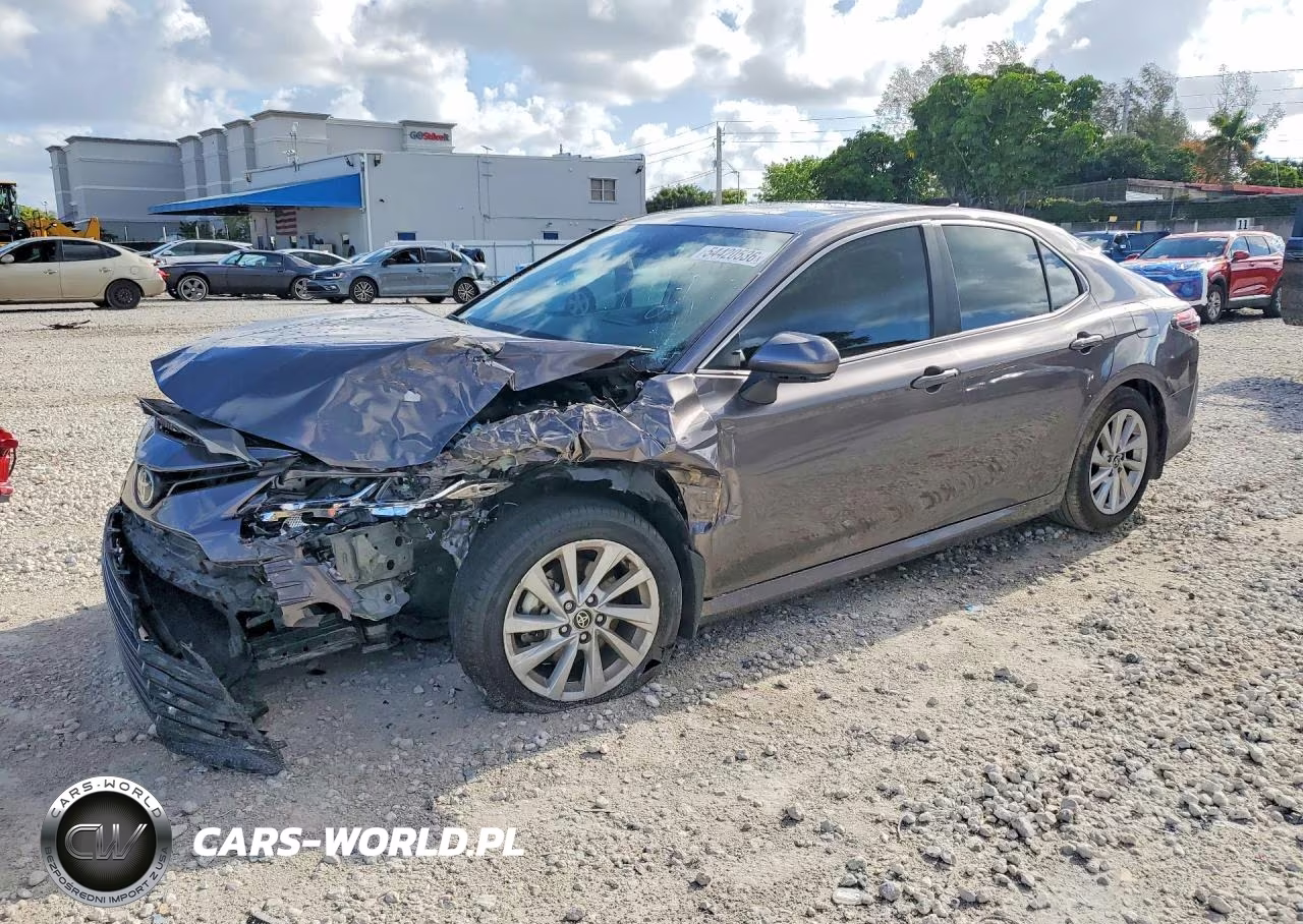 2024 Toyota Camry Le – zdjęcie 1 z 12