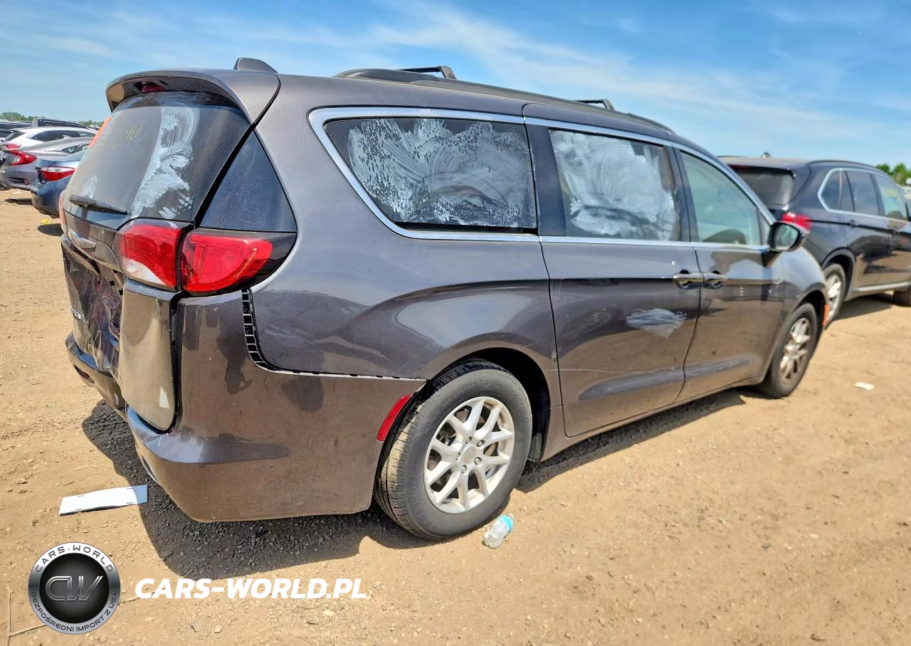 2017 Chrysler Pacifica Touring VIN:2C4RC1DG4HR656425 - 3