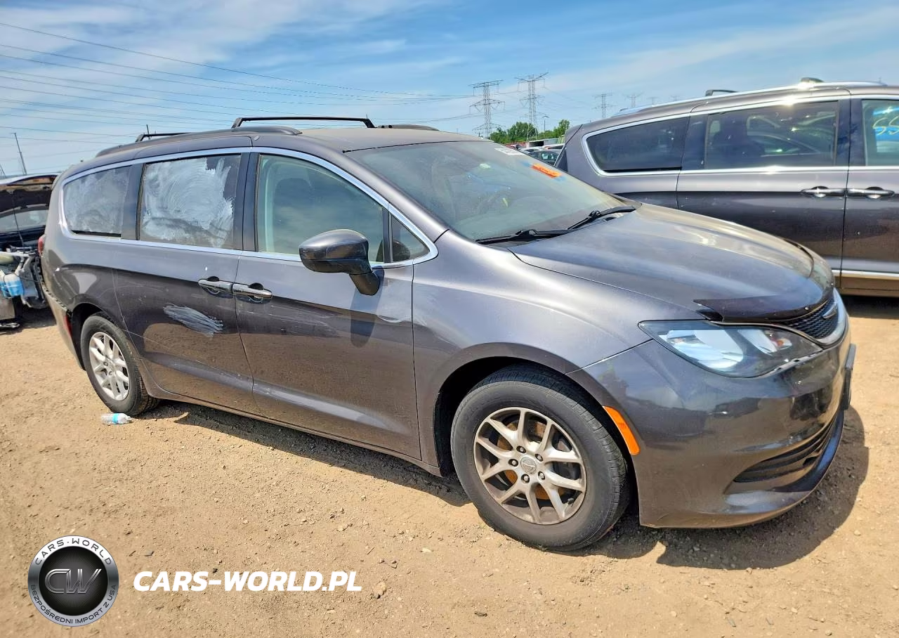 2017 Chrysler Pacifica Touring VIN:2C4RC1DG4HR656425 - 4