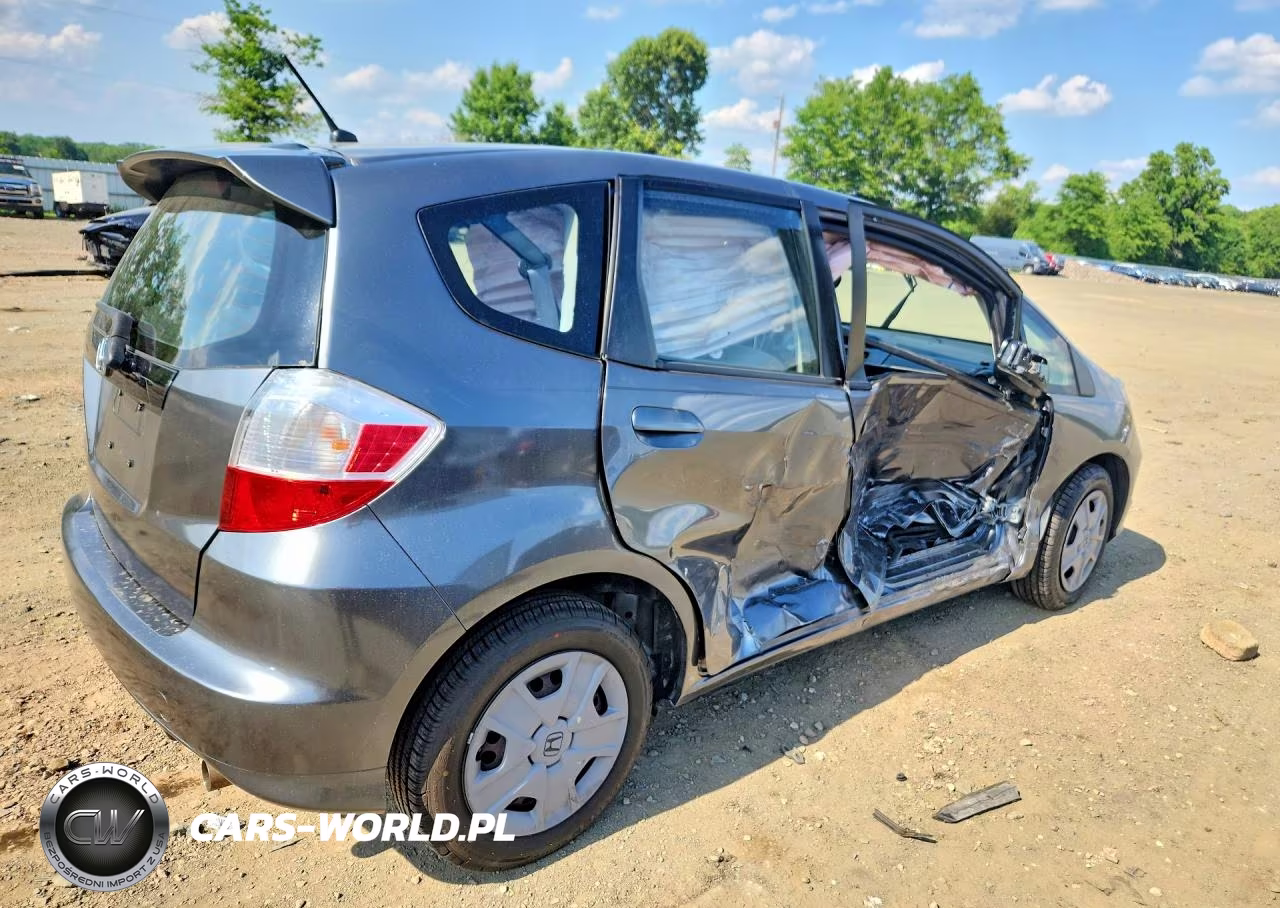 2012 Honda Fit VIN:JHMGE8G35CC035925 - 3