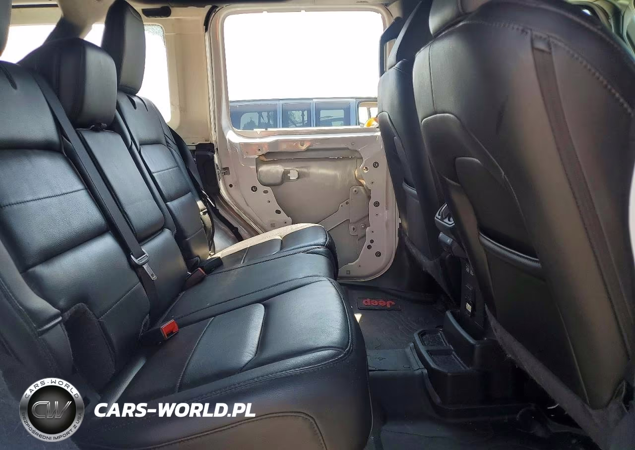 2021 Jeep Wrangler Unlimited Sahara VIN:1C4HJXEN9MW558400 - 11