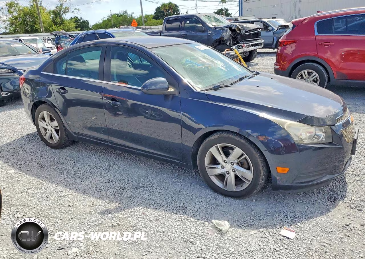 2014 Chevrolet Cruze VIN:1G1P75SZ6E7100579 - 4