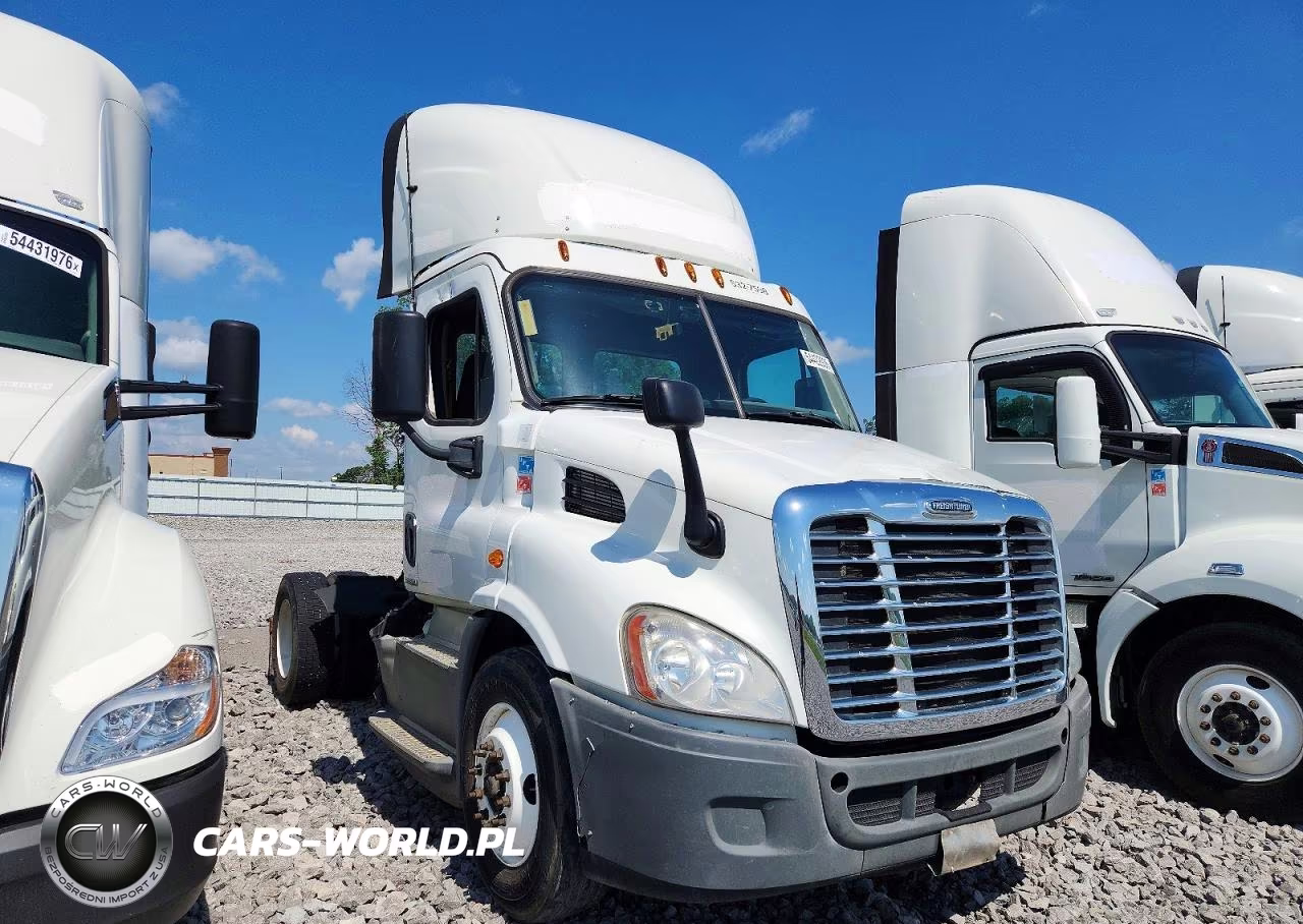 2018 Freightliner Cascadia 113 Semi Truck