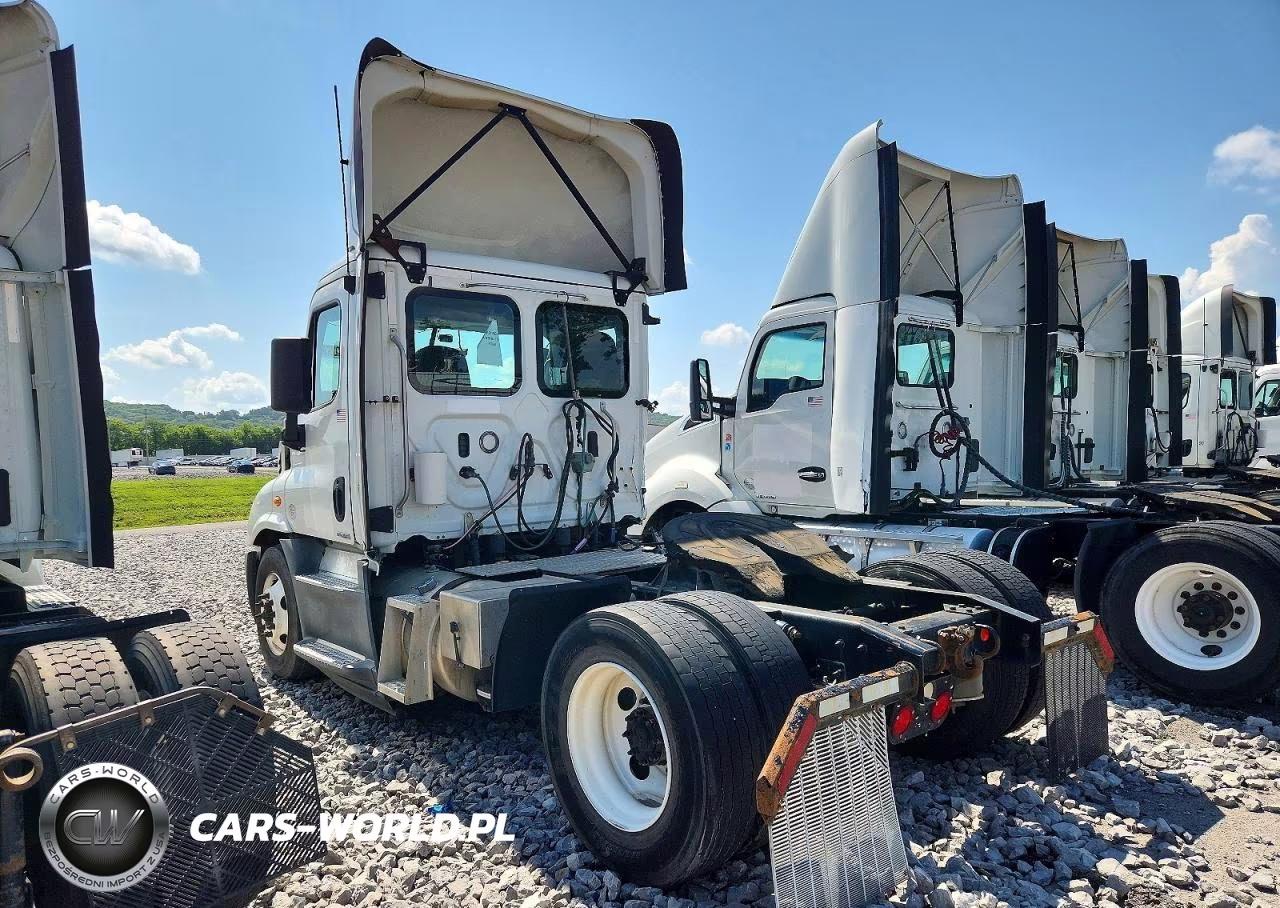 2018 Freightliner Cascadia 113 Semi Truck VIN:3AKBGADV6JSJN3088 - 3
