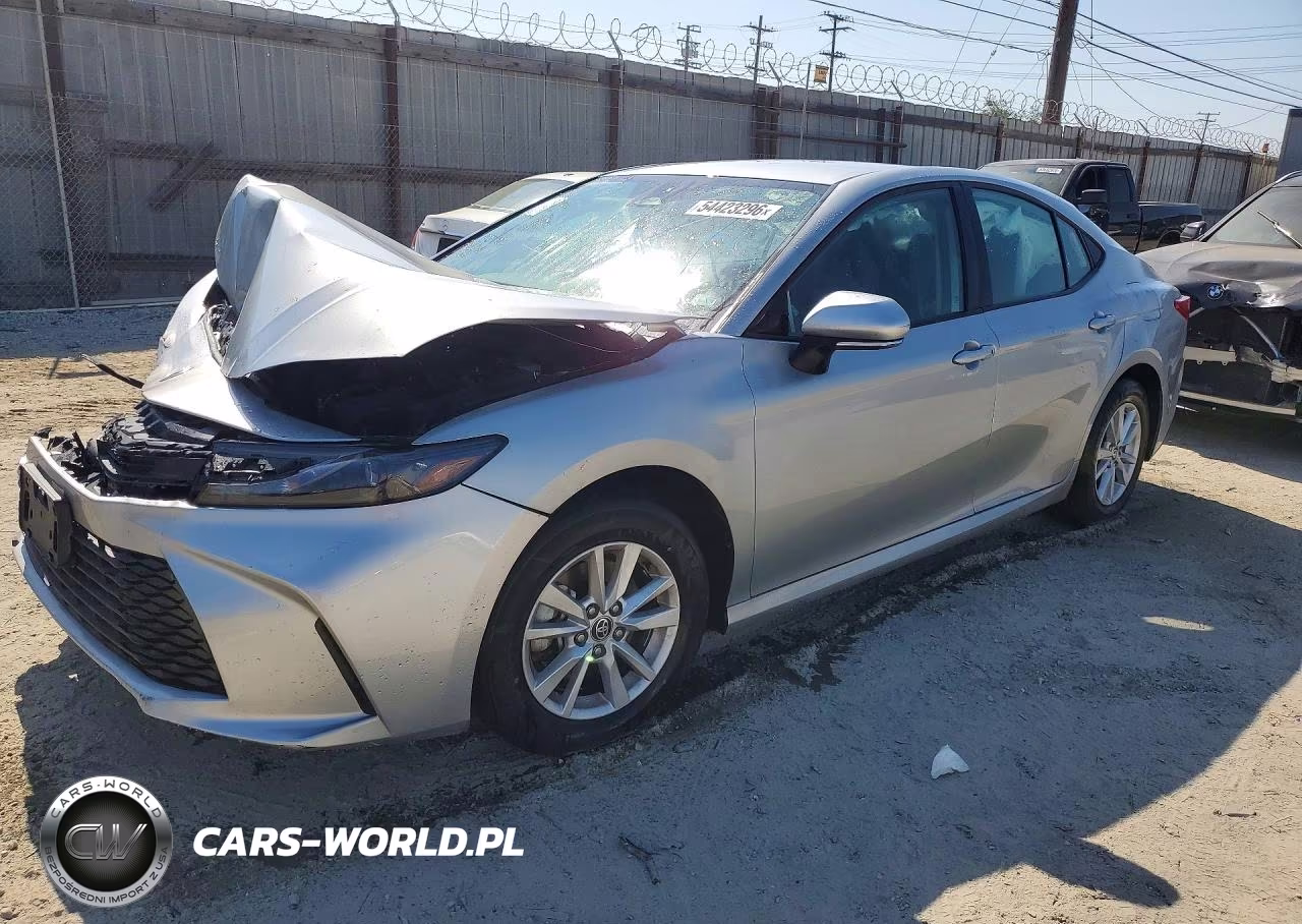 2025 Toyota Camry Le – zdjęcie 1 z 12