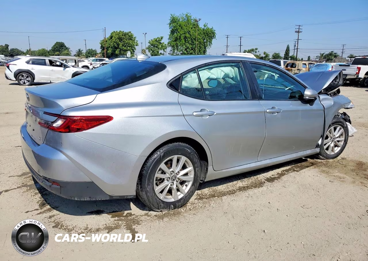 2025 Toyota Camry Le VIN:4T1DAACK1SU082555 - 3
