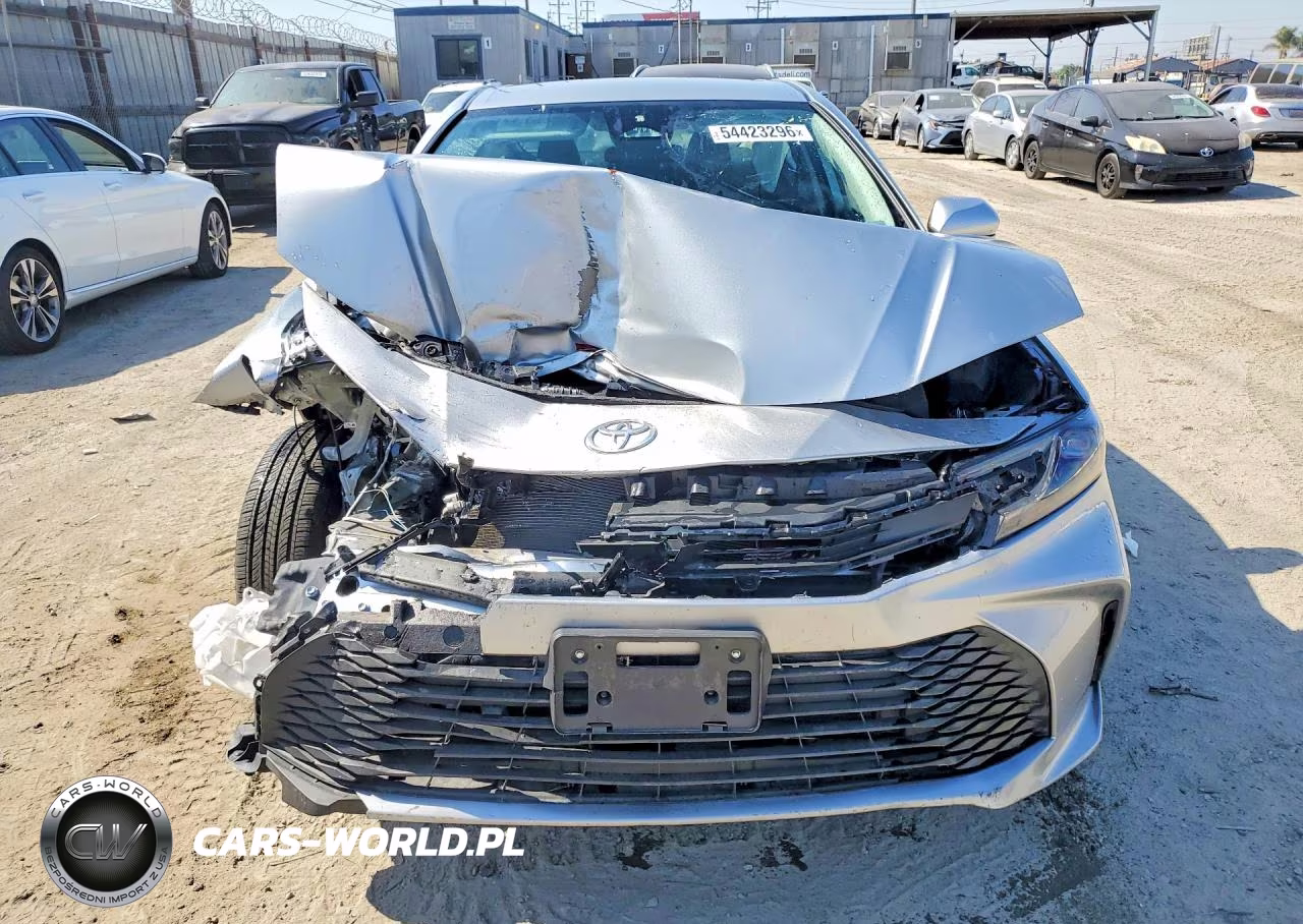 2025 Toyota Camry Le VIN:4T1DAACK1SU082555 - 5
