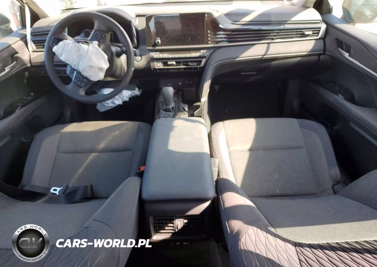 2025 Toyota Camry Le VIN:4T1DAACK1SU082555 - 8