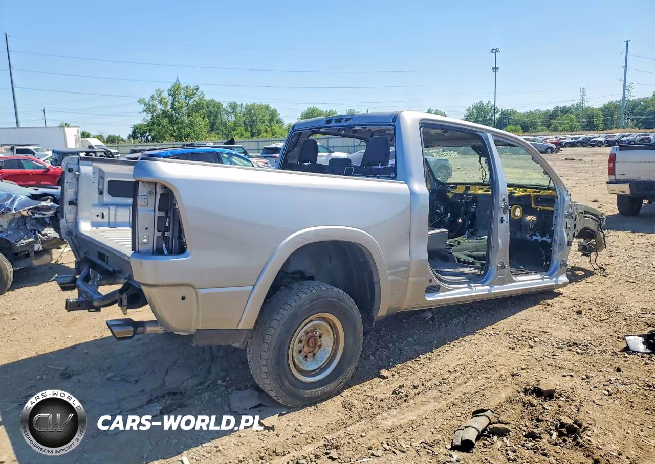 2025 Ram 1500 Laramie VIN:1C6SRFJPXSN604262 - 3