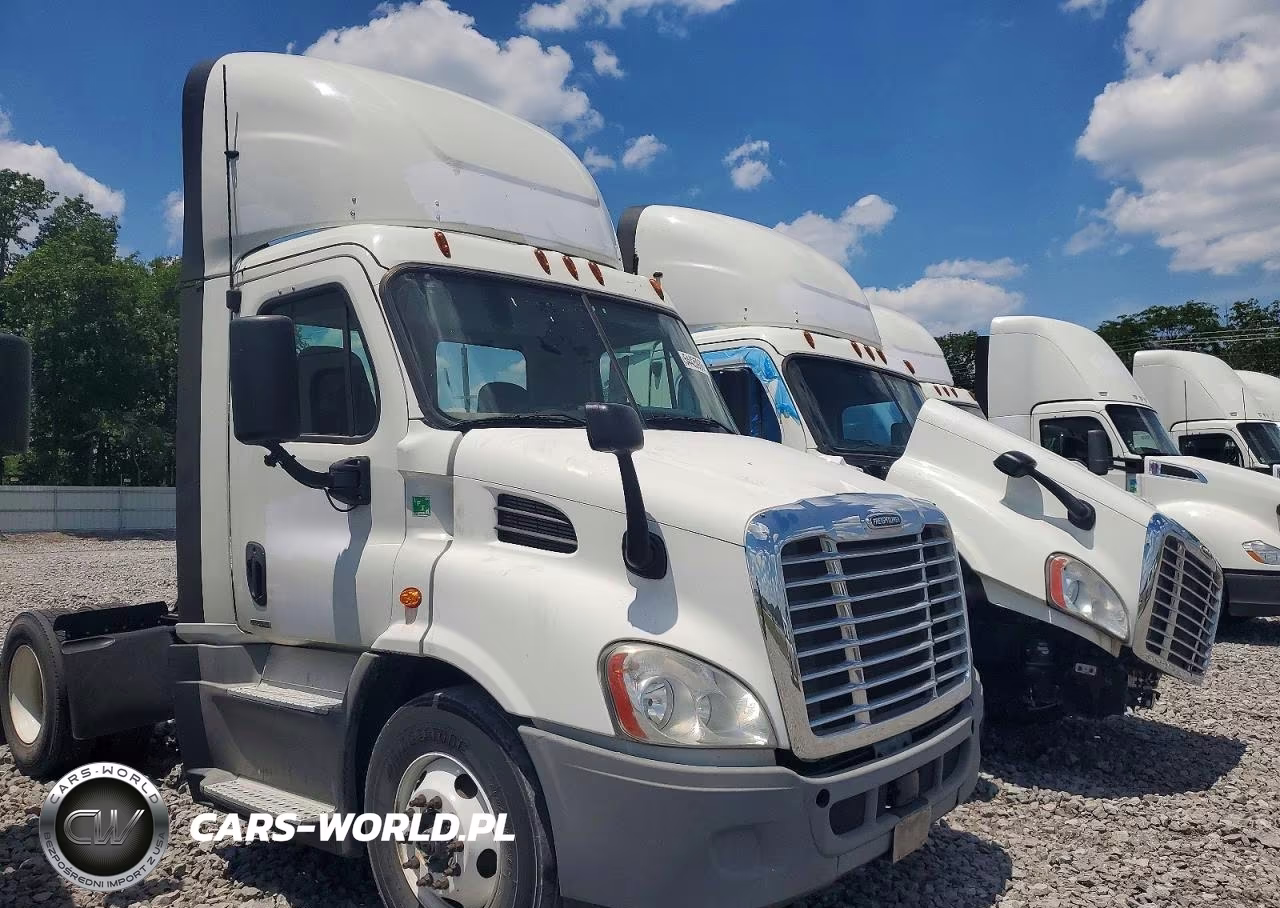 2018 Freightliner Cascadia 113 Semi Truck