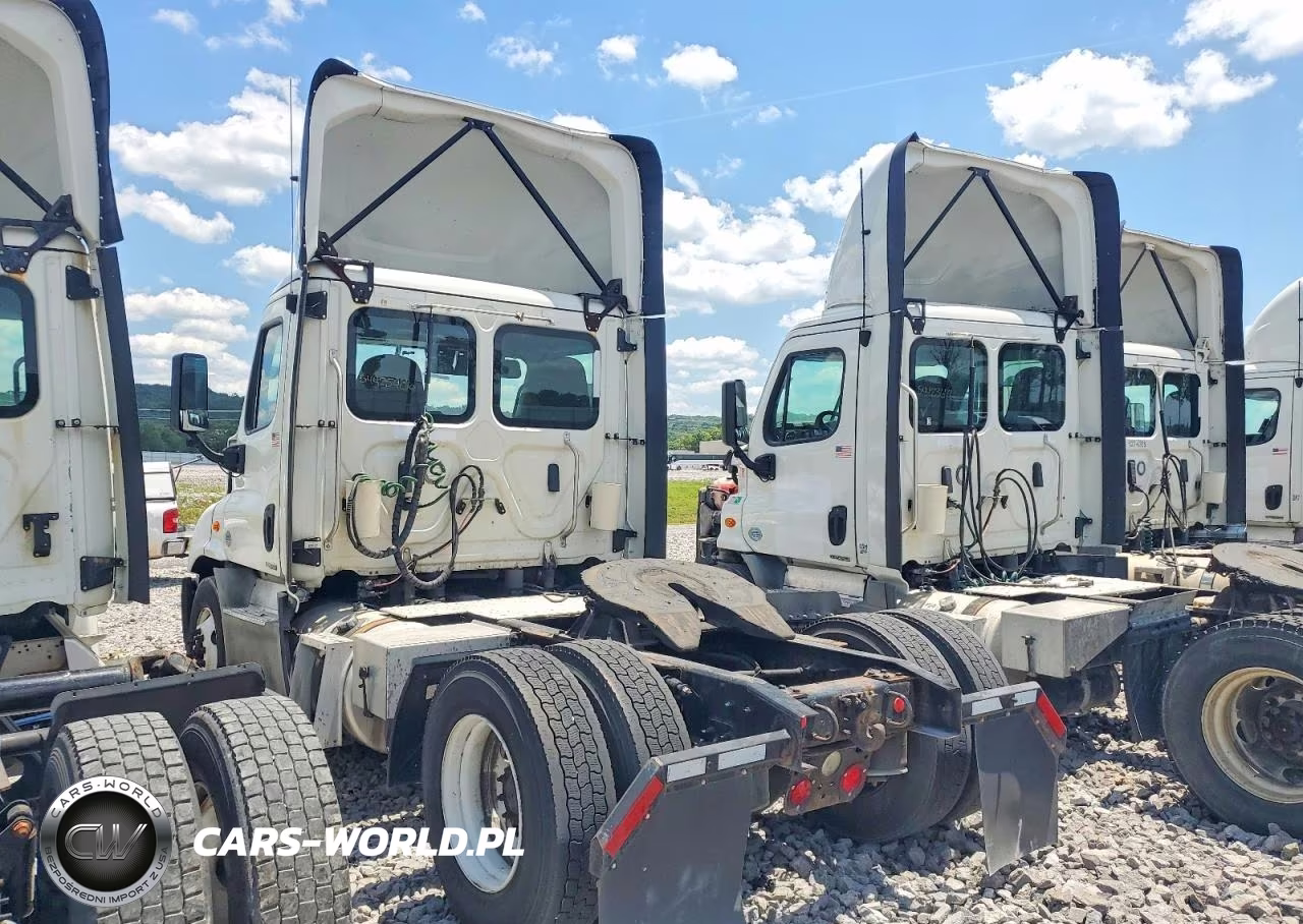 2018 Freightliner Cascadia 113 Semi Truck VIN:3AKBGADV0JSJN2714 - 3