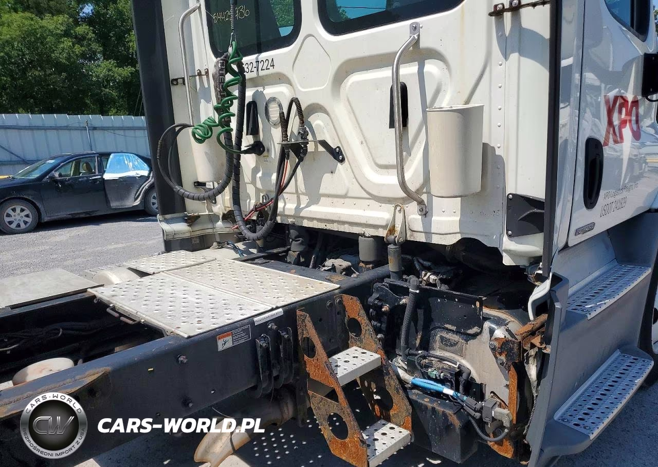 2018 Freightliner Cascadia 113 Semi Truck VIN:3AKBGADV0JSJN2714 - 9