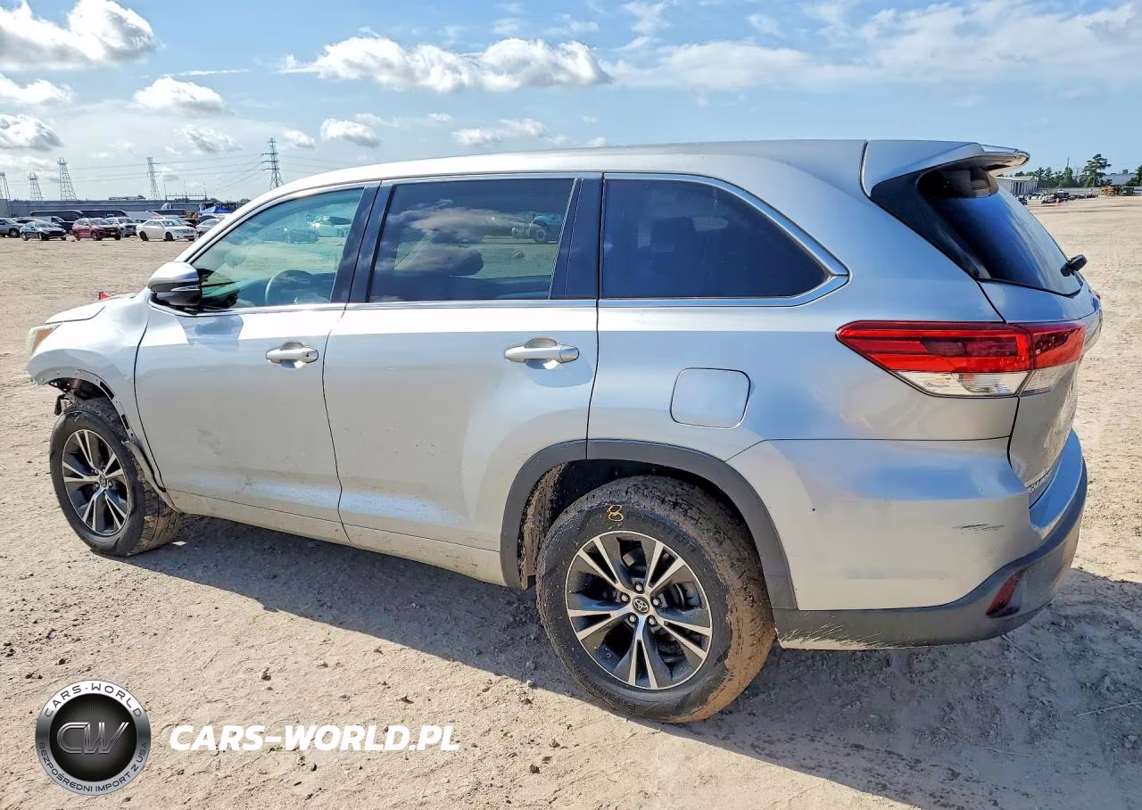 2018 Toyota Highlander Le VIN:5TDZZRFH7JS239641 - 2