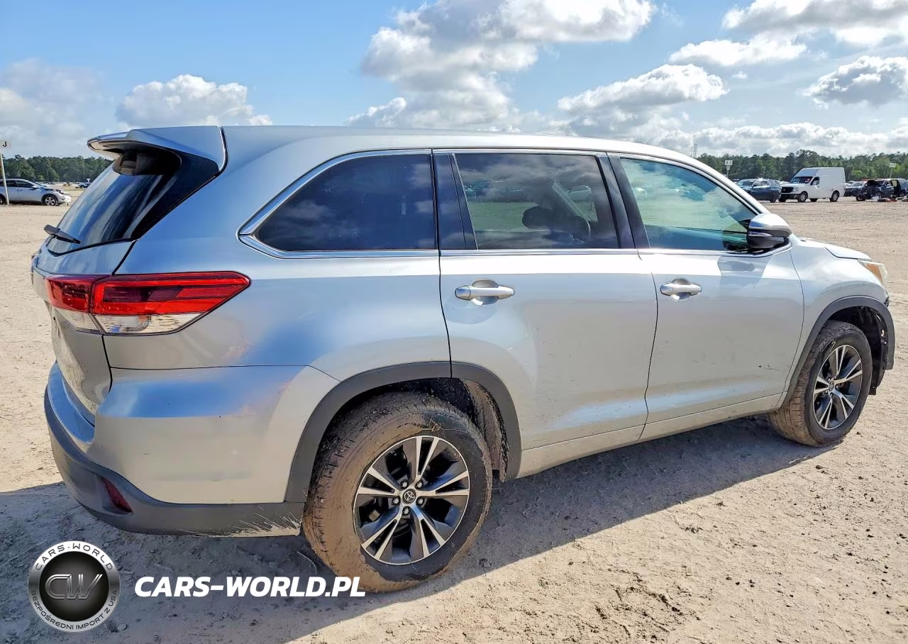 2018 Toyota Highlander Le VIN:5TDZZRFH7JS239641 - 3