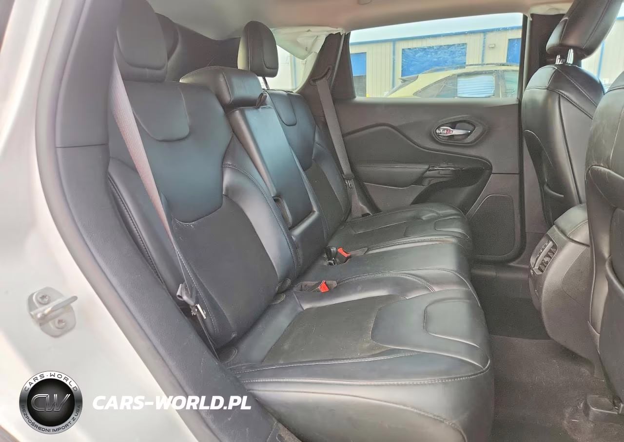 2020 Jeep Cherokee Latitude Plus VIN:1C4PJLLB2LD645286 - 11