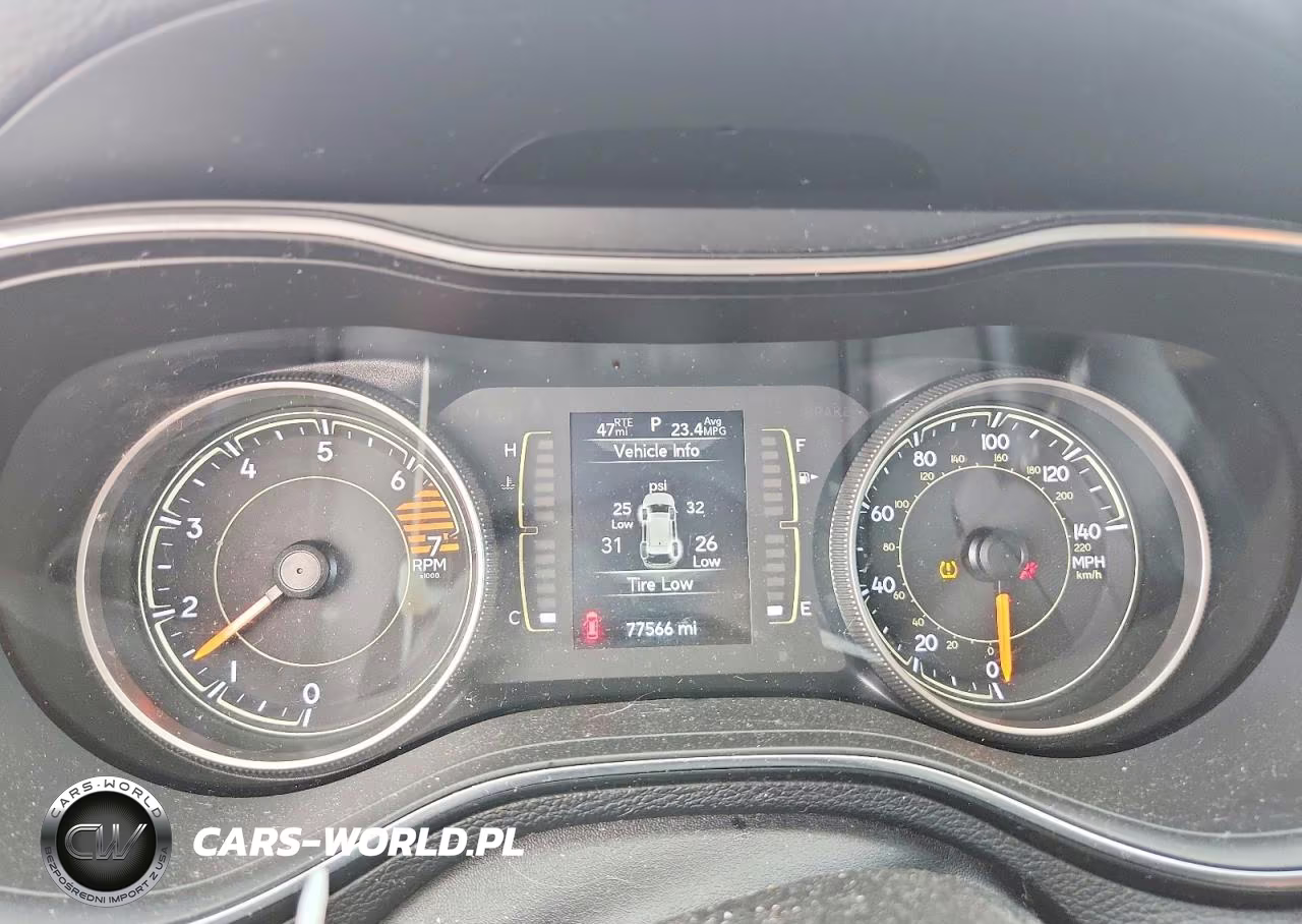 2020 Jeep Cherokee Latitude Plus VIN:1C4PJLLB2LD645286 - 9