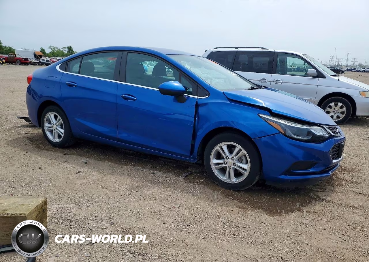 2018 Chevrolet Cruze Lt VIN:1G1BE5SM3J7131643 - 4