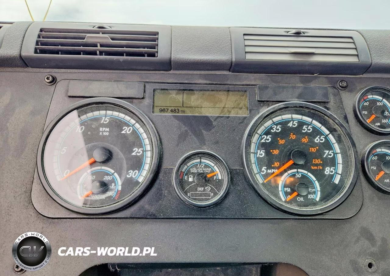 2018 Freightliner Cascadia 113 Semi Truck VIN:3AKBGADV1JSJN2804 - 8