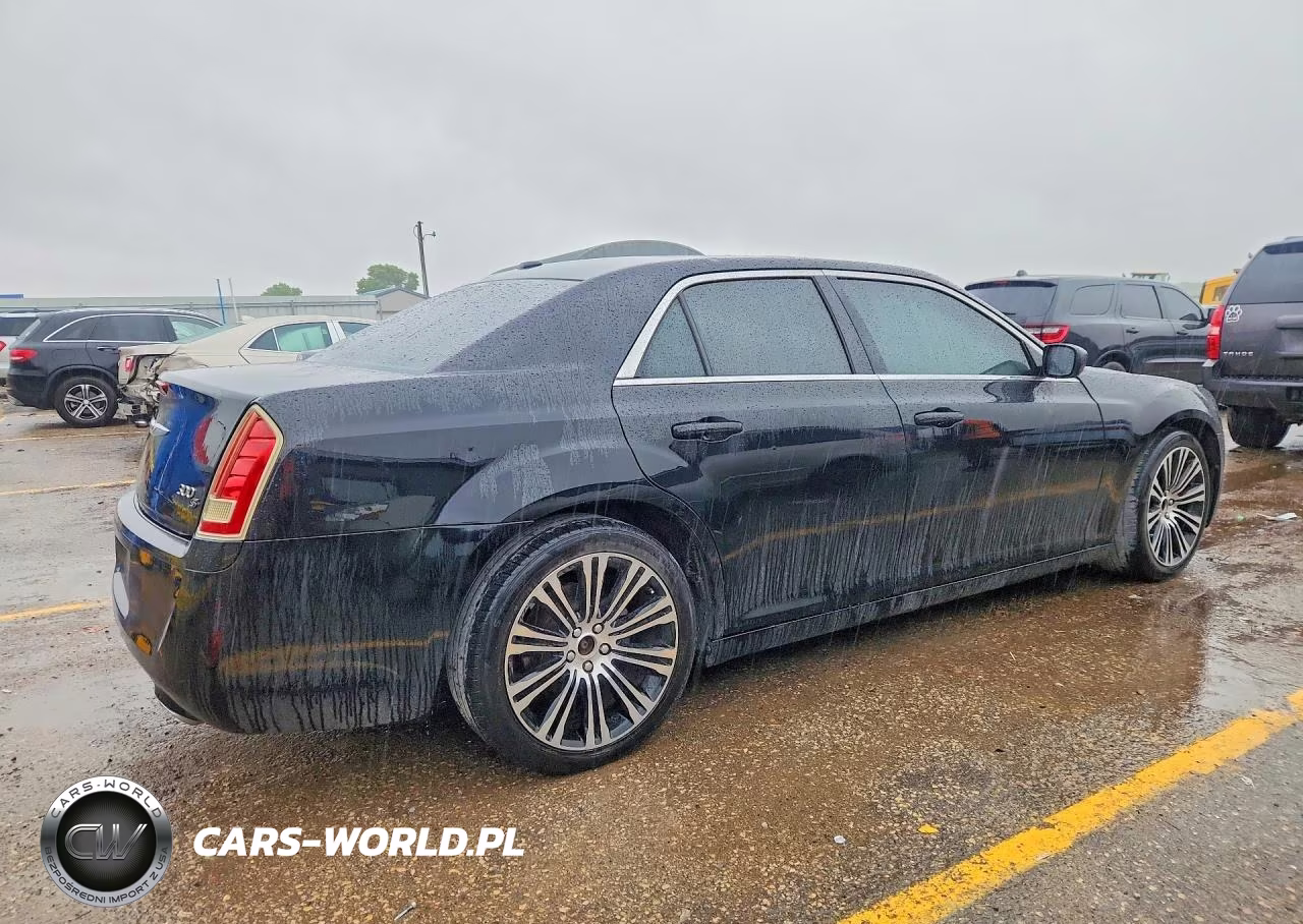 2013 Chrysler 300 S VIN:2C3CCABG2DH527449 - 3