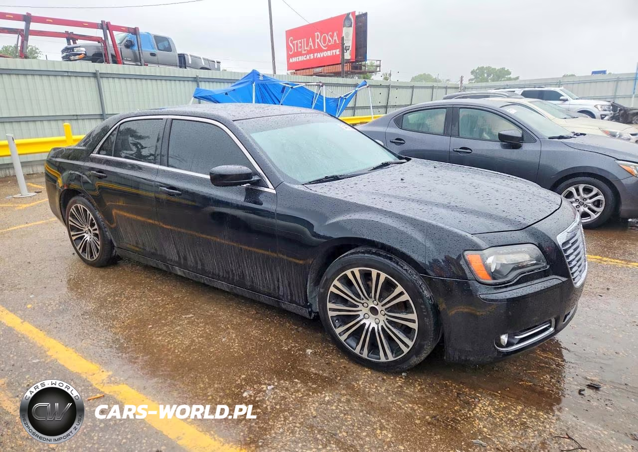 2013 Chrysler 300 S VIN:2C3CCABG2DH527449 - 4