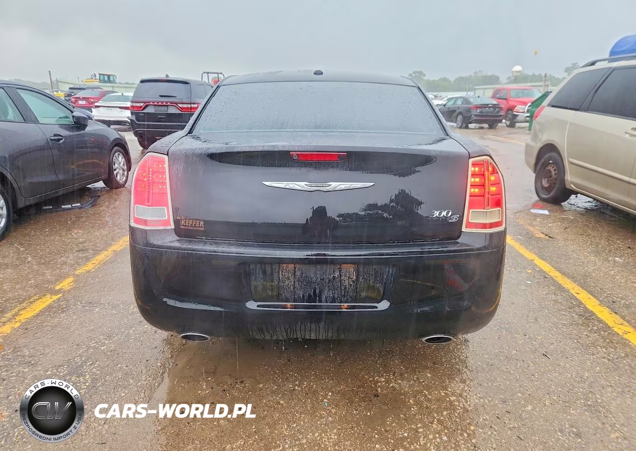 2013 Chrysler 300 S VIN:2C3CCABG2DH527449 - 6