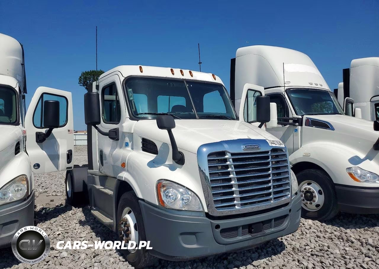 2018 Freightliner Cascadia 113 Semi Truck