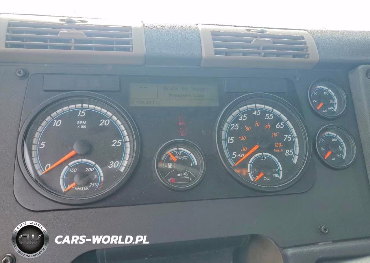 2018 Freightliner Cascadia 113 Semi Truck VIN:3AKBGADV2JSJN2780 - 8