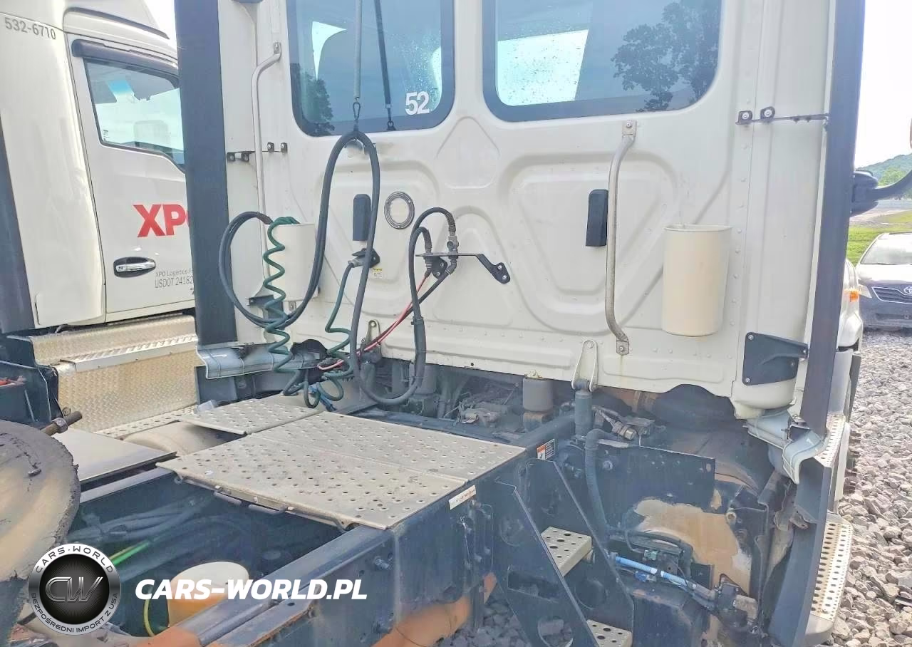 2018 Freightliner Cascadia 113 Semi Truck VIN:3AKBGADV2JSJN2780 - 9