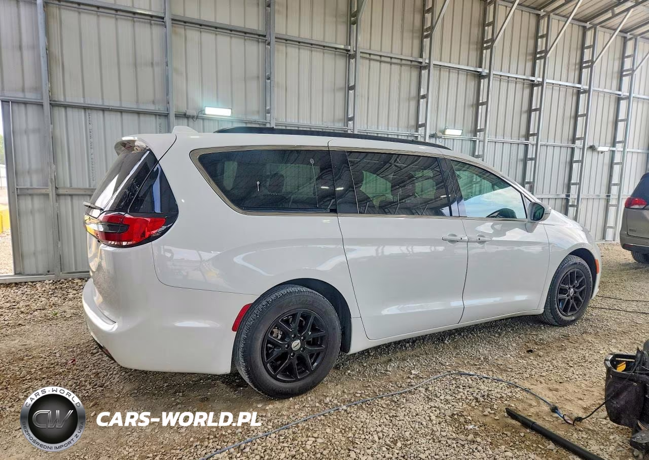 2022 Chrysler Pacifica Touring L VIN:2C4RC1BG8NR178282 - 3