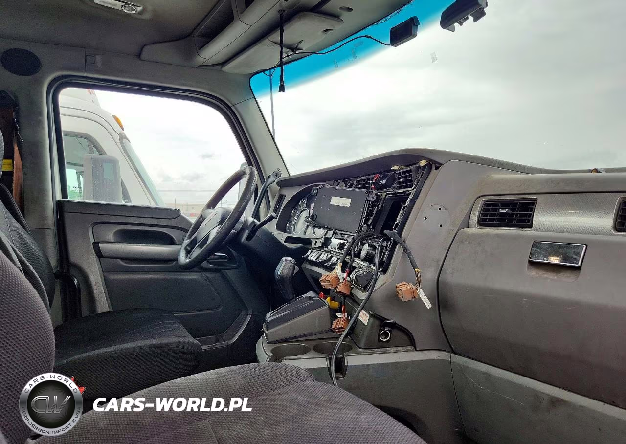 2017 Kenworth T680 Semi Truck VIN:1XKYAP8X1HJ171652 - 5