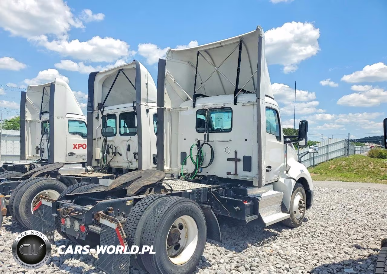 2017 Kenworth T680 Semi Truck VIN:1XKYAP8XXHJ171648 - 4