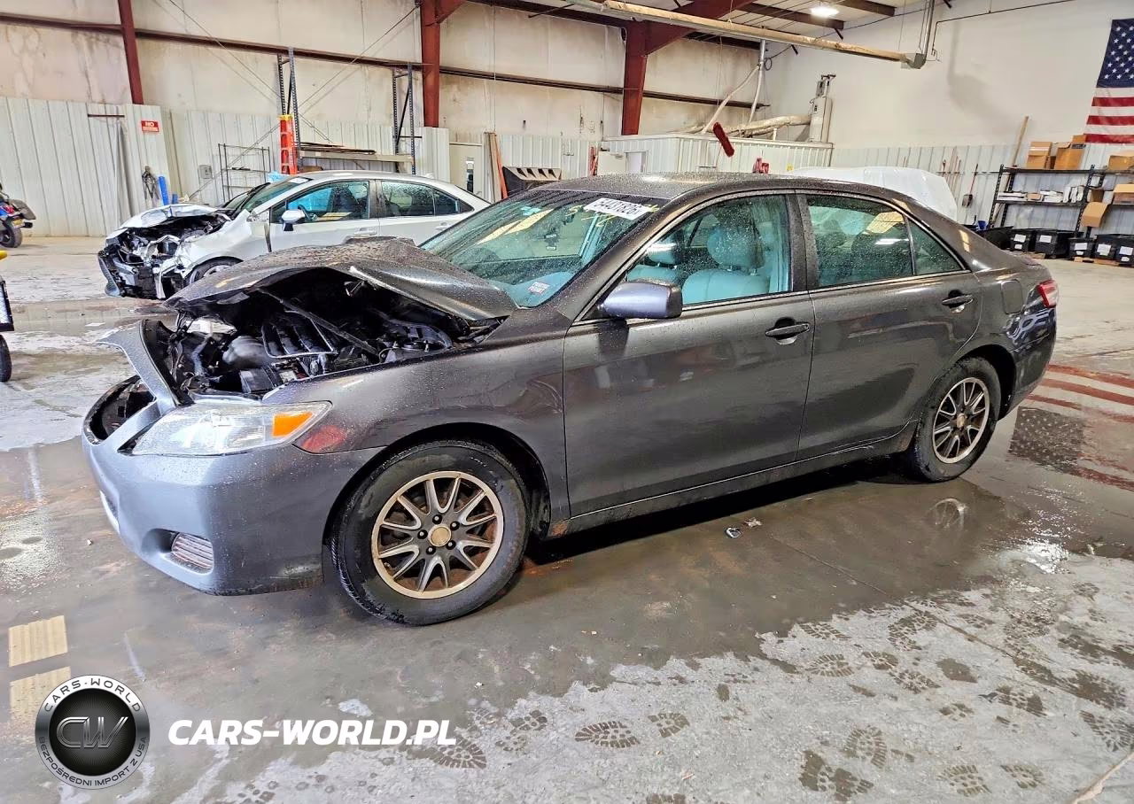 2010 Toyota Camry Le – zdjęcie 1 z 12