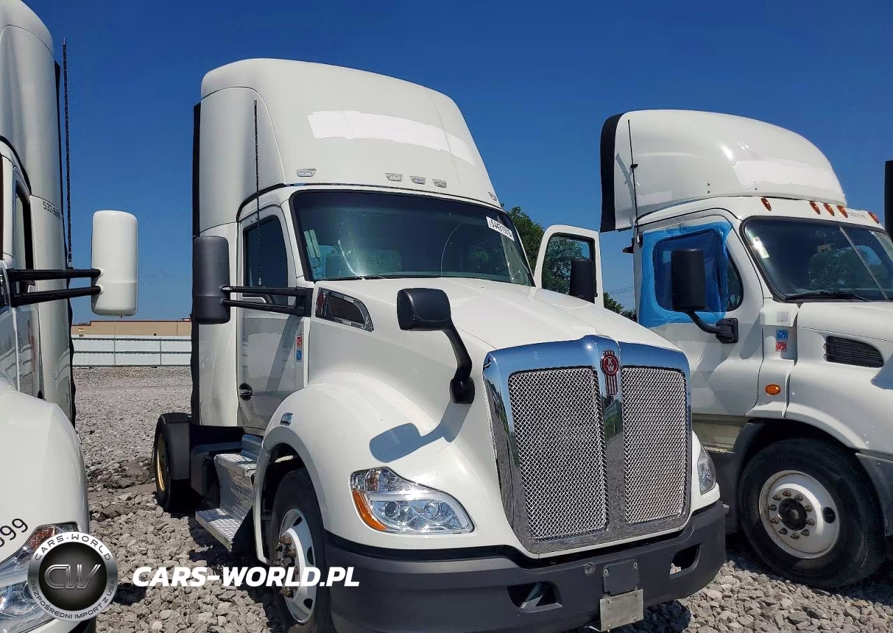 2017 Kenworth T680 Semi Truck