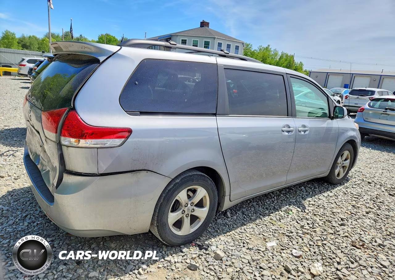 2012 Toyota Sienna Le VIN:5TDKK3DC7CS276847 - 3